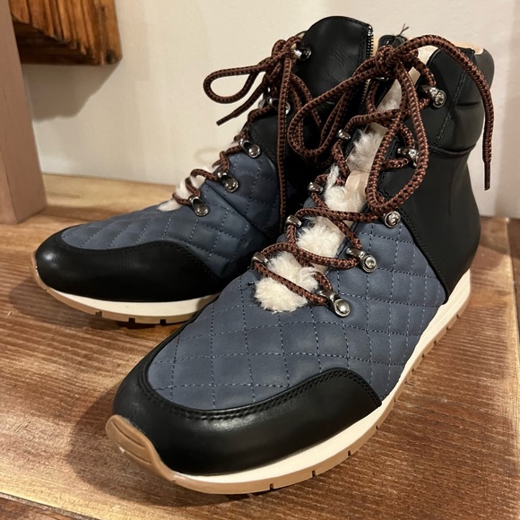 Wonderly Baluxy Booties Blue Faux Fur Size  9 - Picture 2 of 10